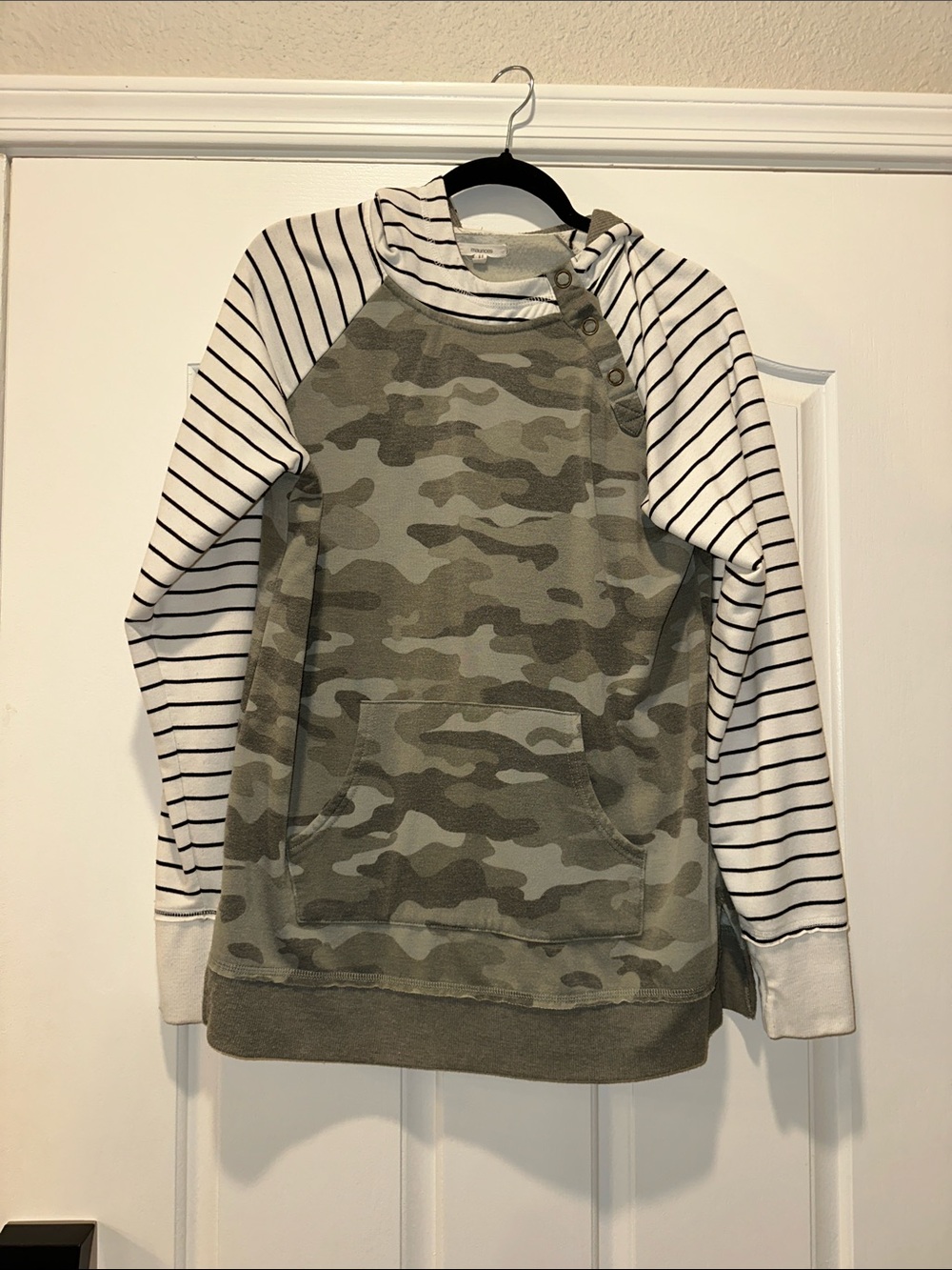 Maurcies Green Camo Hooded Pullover with Striped Sleeves size medium